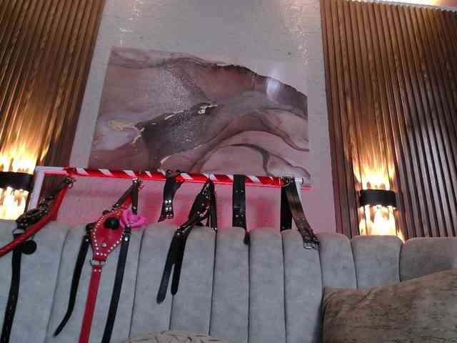 Naty-slavedoll webcam