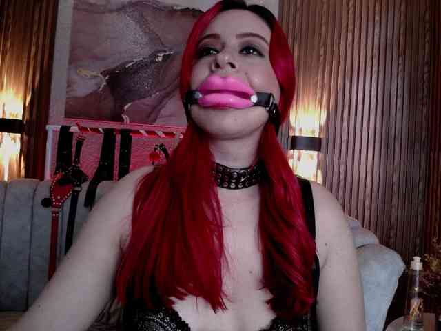 Naty-slavedoll webcam