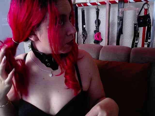Naty-slavedoll webcam