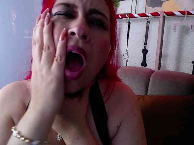 Naty-slavedoll webcam