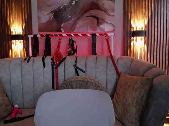 Naty-slavedoll webcam