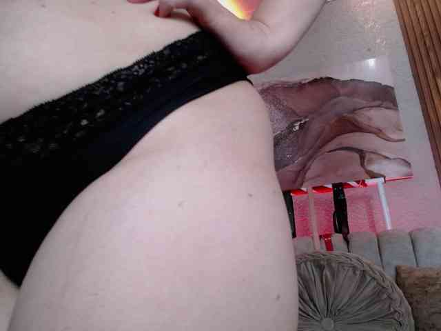 Naty-slavedoll webcam