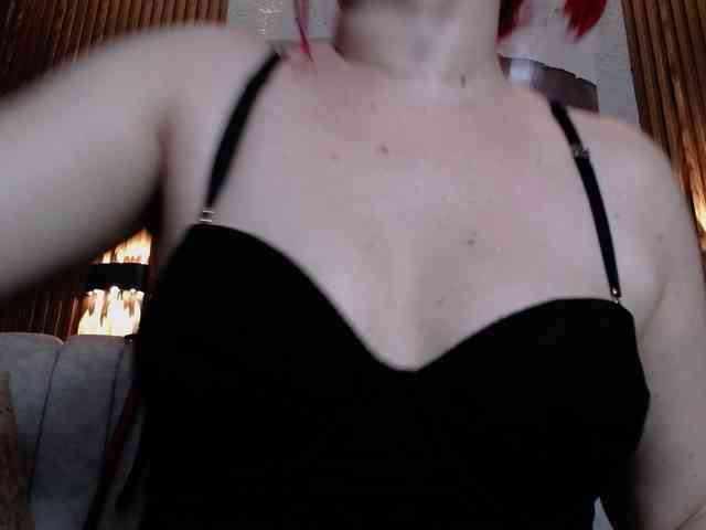 Naty-slavedoll webcam