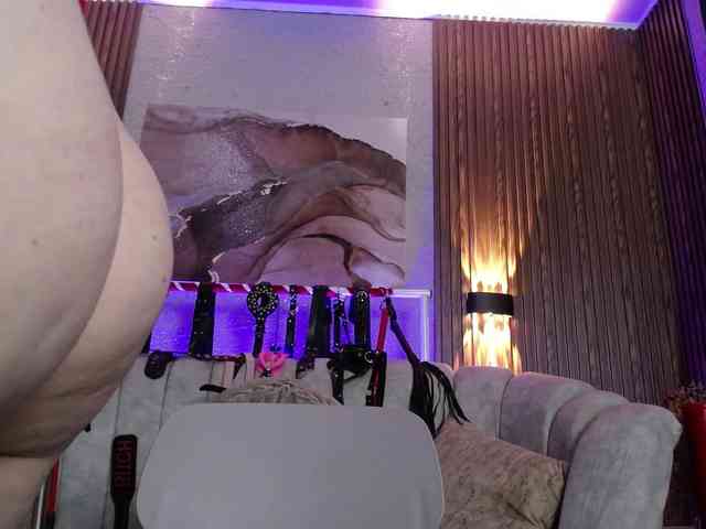Naty-slavedoll webcam