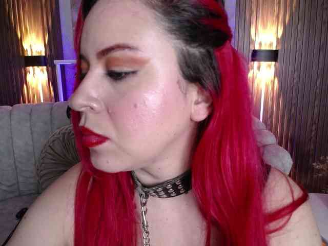 Naty-slavedoll webcam