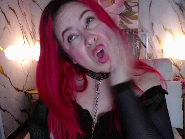 Naty-slavedoll webcam
