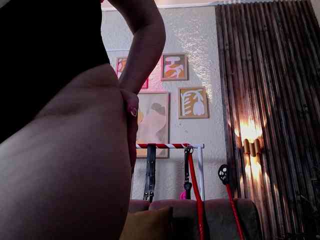 Naty-slavedoll webcam