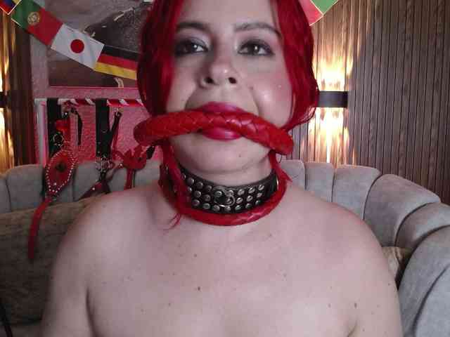 Naty-slavedoll webcam
