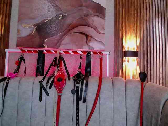 Naty-slavedoll webcam