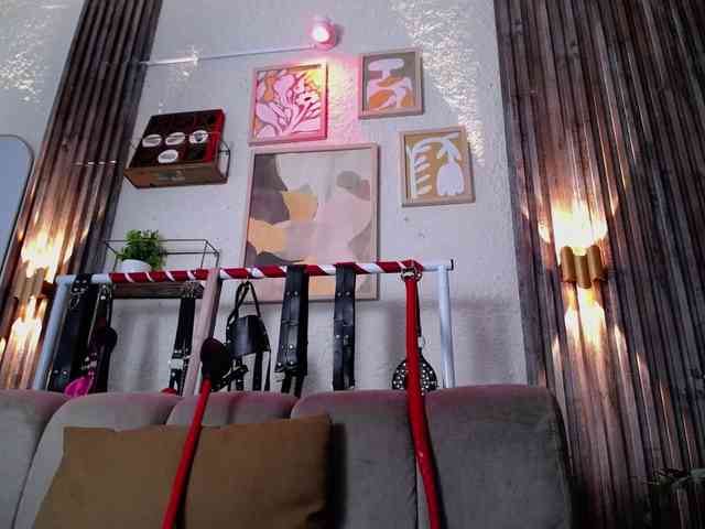 Naty-slavedoll webcam