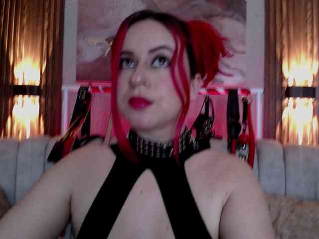 Naty-slavedoll webcam