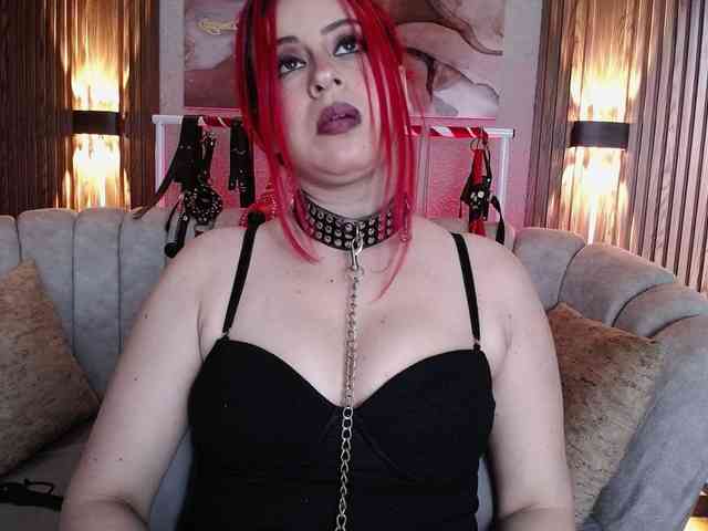 Naty-slavedoll webcam