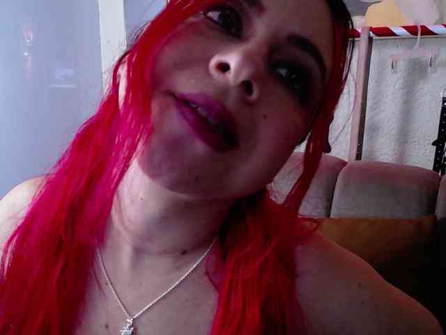 Naty-slavedoll webcam