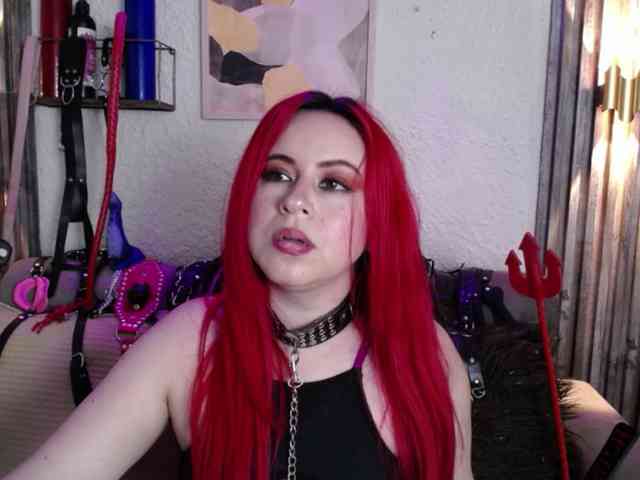 Naty-slavedoll webcam