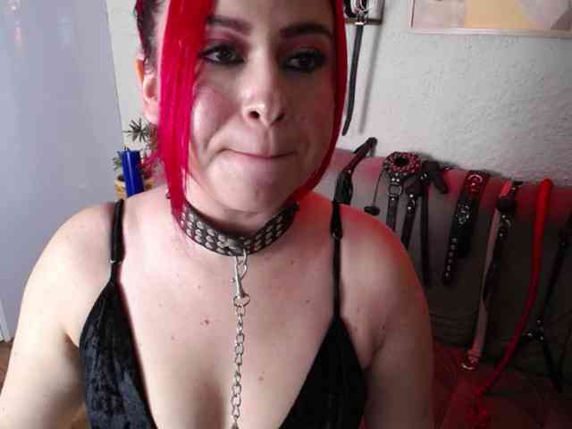 Naty-slavedoll webcam