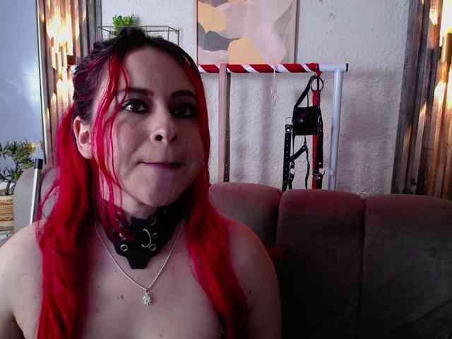 Naty-slavedoll webcam