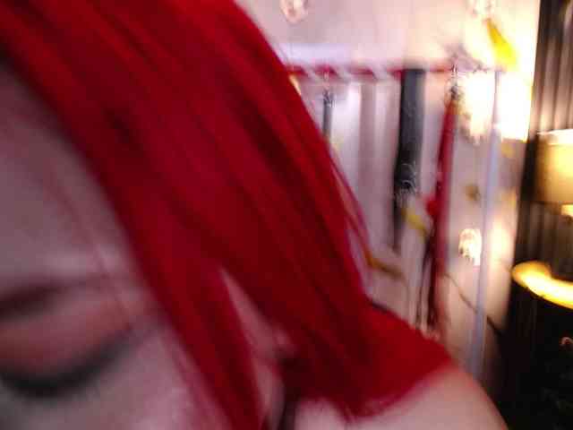 Naty-slavedoll webcam