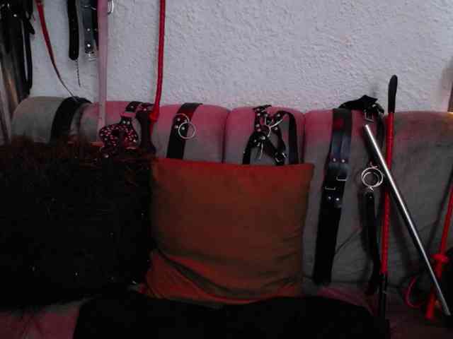 Naty-slavedoll webcam