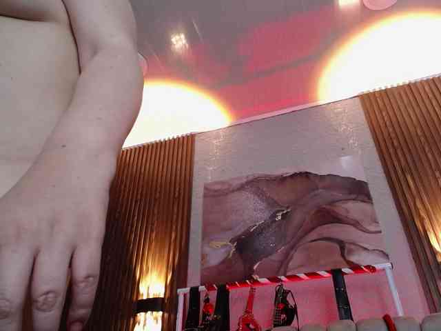 Naty-slavedoll webcam