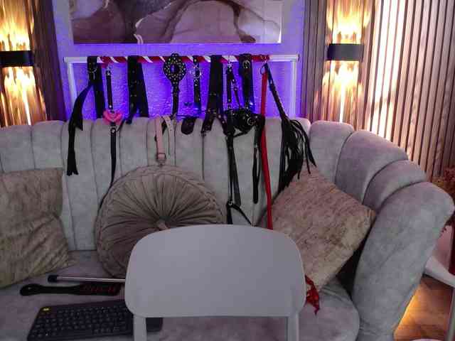 Naty-slavedoll webcam