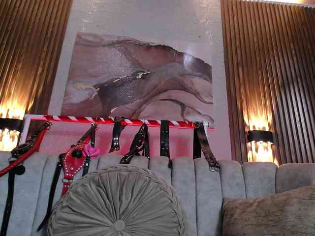 Naty-slavedoll webcam