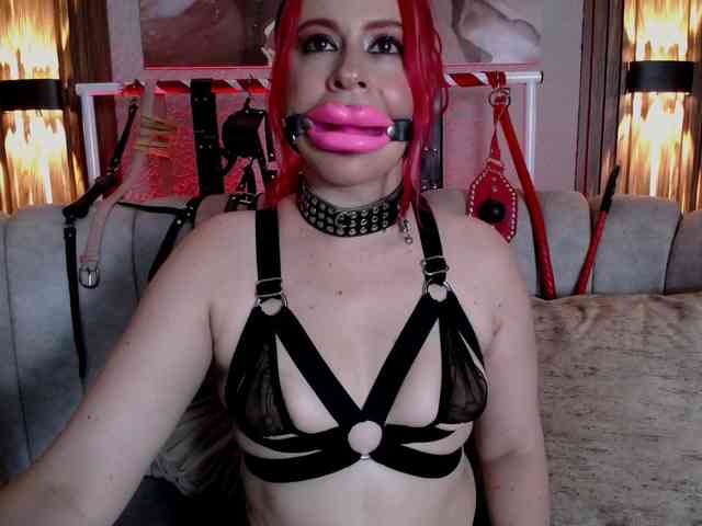 Naty-slavedoll webcam