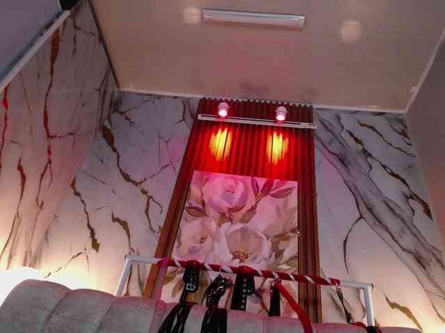 Naty-slavedoll webcam