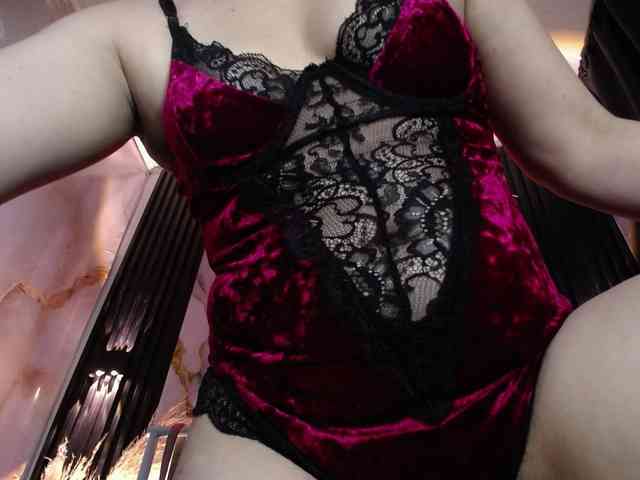 Naty-slavedoll webcam