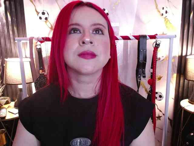 Naty-slavedoll webcam