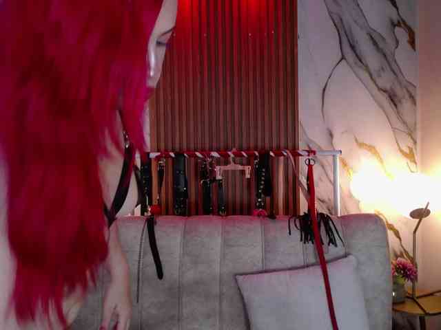 Naty-slavedoll webcam