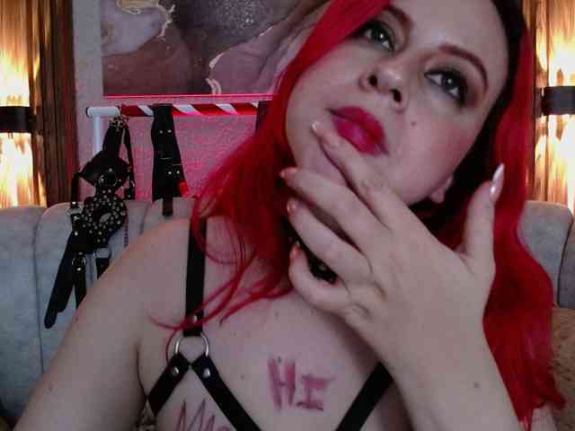 Naty-slavedoll webcam