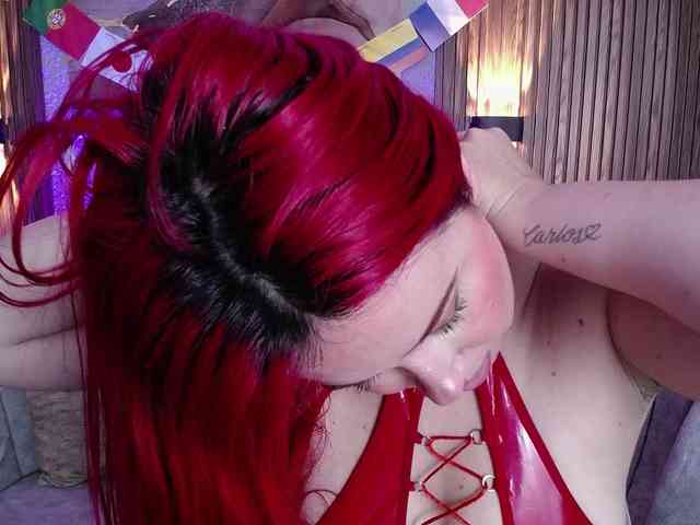 Naty-slavedoll webcam