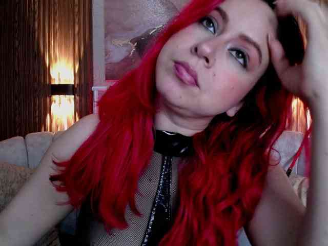 Naty-slavedoll webcam