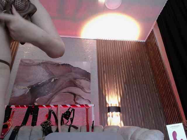 Naty-slavedoll webcam