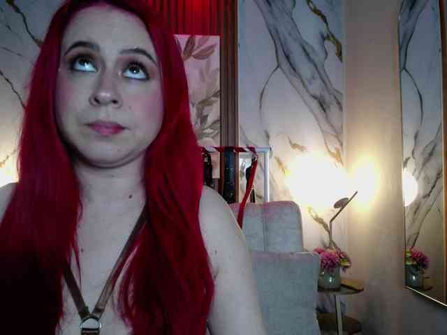 Naty-slavedoll webcam
