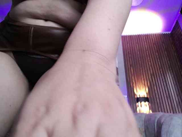 Naty-slavedoll webcam
