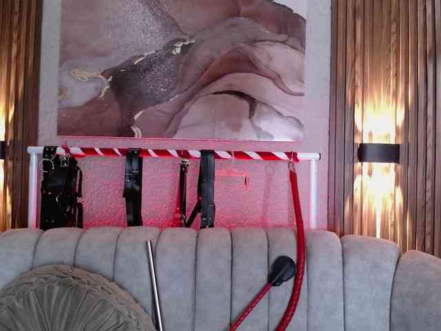 Naty-slavedoll webcam