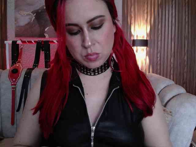 Naty-slavedoll webcam