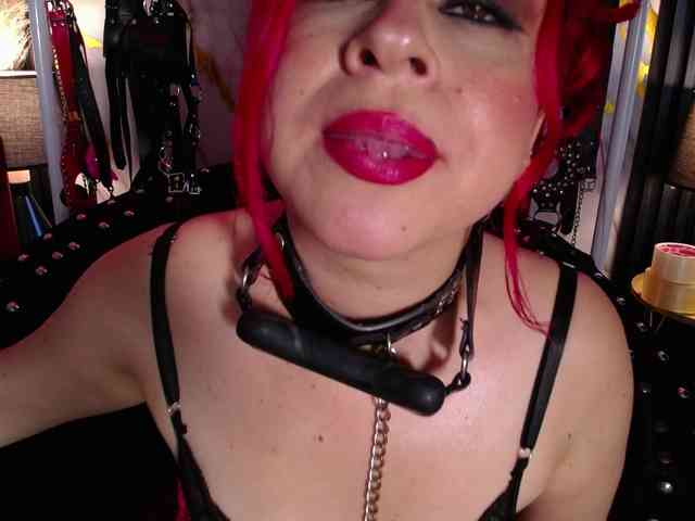 Naty-slavedoll webcam
