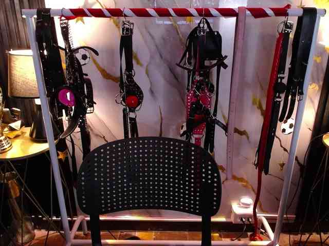 Naty-slavedoll webcam