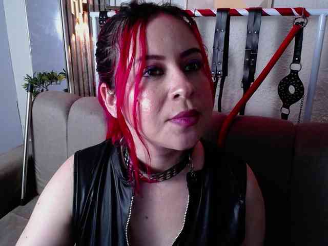 Naty-slavedoll webcam