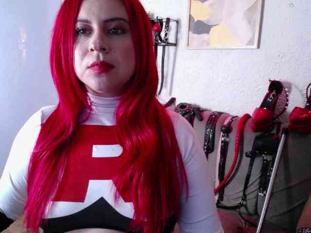 Naty-slavedoll webcam