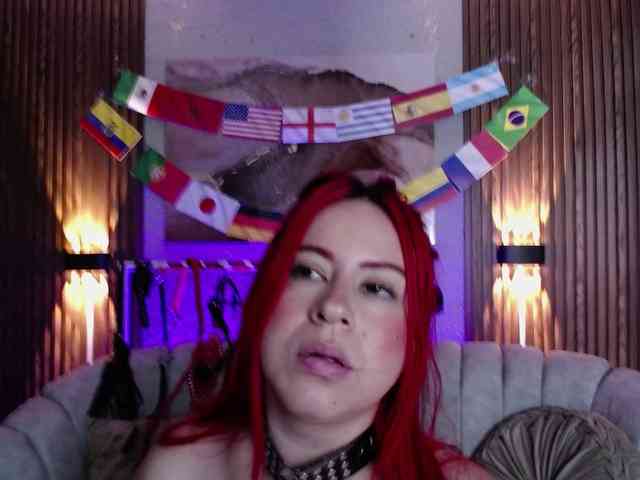 Naty-slavedoll webcam