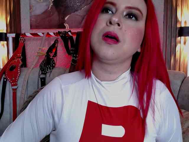 Naty-slavedoll webcam