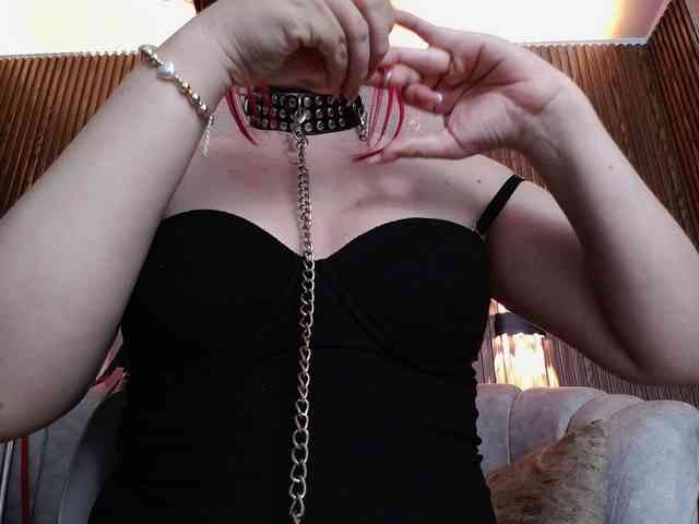 Naty-slavedoll webcam