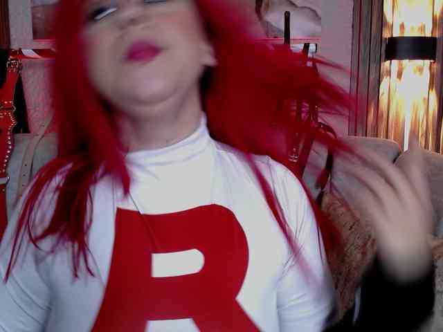 Naty-slavedoll webcam