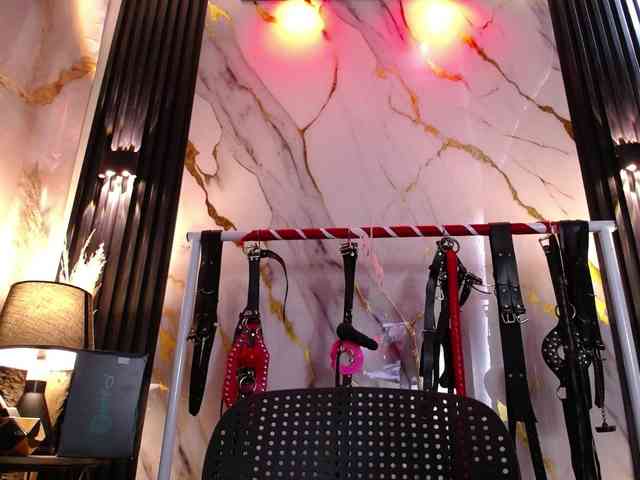 Naty-slavedoll webcam