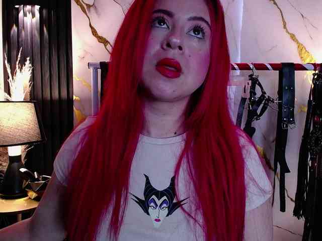 Naty-slavedoll webcam