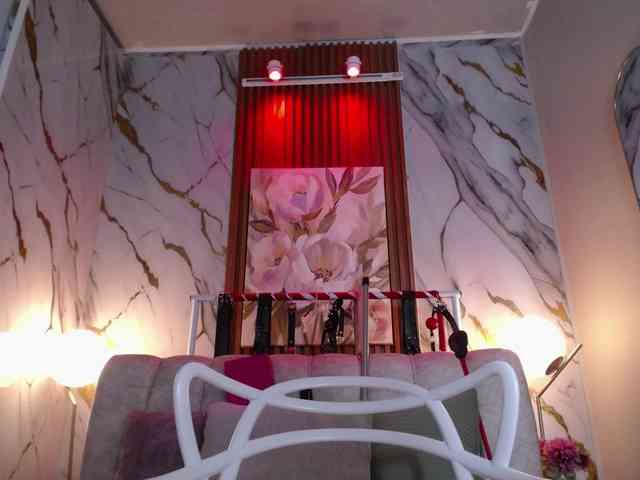 Naty-slavedoll webcam