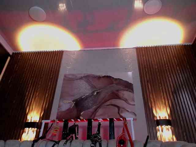 Naty-slavedoll webcam